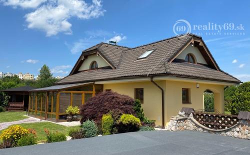 MYSLAVA - NOVÁ CENA - LUXUSNÁ 5 IZBOVÁ VILA S NÁDHERNÝM POZEMKOM PRE NÁROČNÉHO KLIENTA.