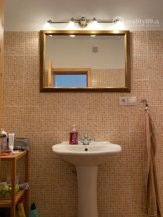 HRHOV - ROMANTICKÁ CHALUPA PRE NÁROČNÉHO KLIENTA, TENISOVÝ KURT, ALTÁNOK.