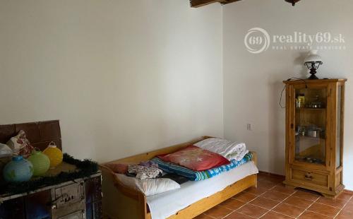 HRHOV - ROMANTICKÁ CHALUPA PRE NÁROČNÉHO KLIENTA, TENISOVÝ KURT, ALTÁNOK.