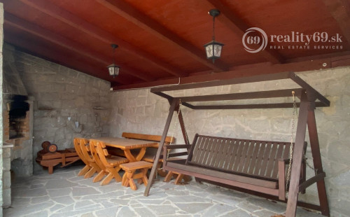 HRHOV - ROMANTICKÁ CHALUPA PRE NÁROČNÉHO KLIENTA, TENISOVÝ KURT, ALTÁNOK.