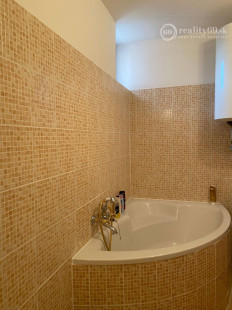 HRHOV - ROMANTICKÁ CHALUPA PRE NÁROČNÉHO KLIENTA, TENISOVÝ KURT, ALTÁNOK.