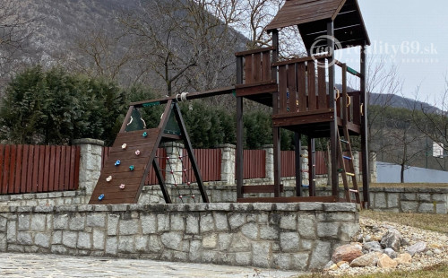 HRHOV - ROMANTICKÁ CHALUPA PRE NÁROČNÉHO KLIENTA, TENISOVÝ KURT, ALTÁNOK.