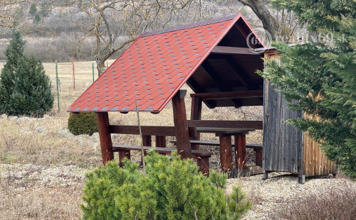 HRHOV - ROMANTICKÁ CHALUPA PRE NÁROČNÉHO KLIENTA, TENISOVÝ KURT, ALTÁNOK.