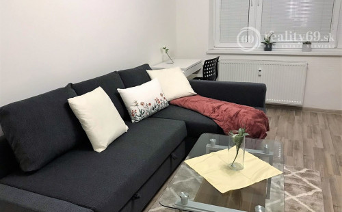 TERASA - TORYSKÁ 1 IZBOVÝ - NOVÝ KOMPLETNE ZARIADENÝ BYT.