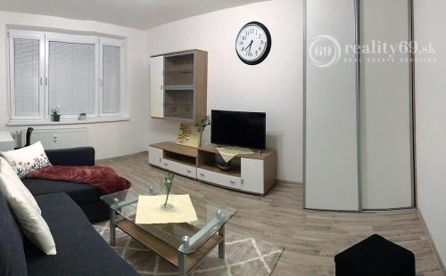 TERASA - TORYSKÁ 1 IZBOVÝ - NOVÝ KOMPLETNE ZARIADENÝ BYT.