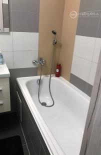 TERASA - TORYSKÁ 1 IZBOVÝ - NOVÝ KOMPLETNE ZARIADENÝ BYT.