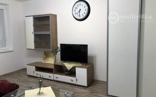 TERASA - TORYSKÁ 1 IZBOVÝ - NOVÝ KOMPLETNE ZARIADENÝ BYT.