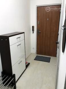 TERASA - TORYSKÁ 1 IZBOVÝ - NOVÝ KOMPLETNE ZARIADENÝ BYT.