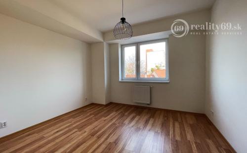 TERASA - NOVOSTAVBA  NARCISOVA 1,5 IZBOVÝ TEHLOVÝ BYT S BALKÓNOM.