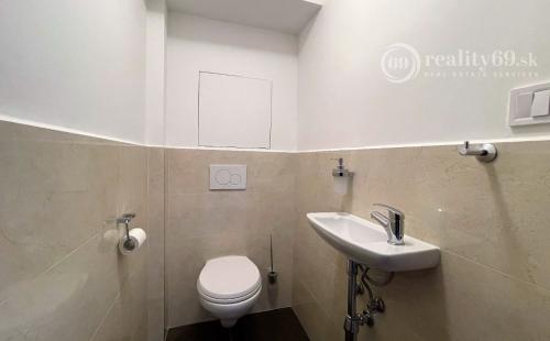 TERASA - NOVOSTAVBA  NARCISOVA 1,5 IZBOVÝ TEHLOVÝ BYT S BALKÓNOM.