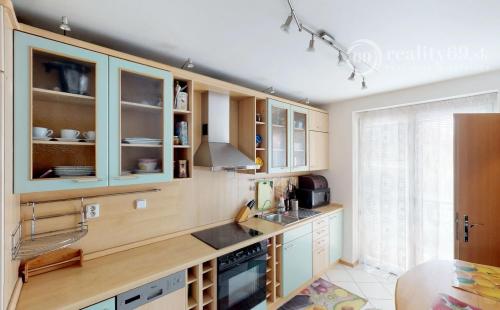 JUH - BREZOVÁ NADŠTANDARTNÝ MEZONET 170 M2 SO ZARIADENÍM