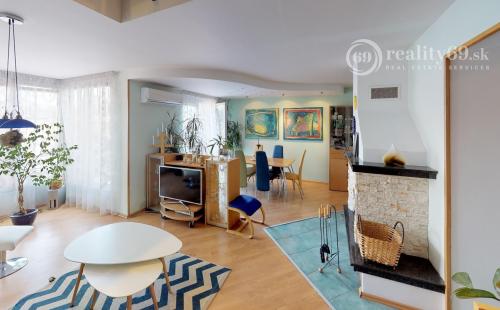 JUH - BREZOVÁ NADŠTANDARTNÝ MEZONET 170 M2 SO ZARIADENÍM