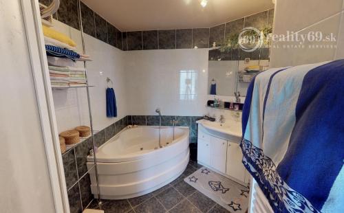 JUH - BREZOVÁ NADŠTANDARTNÝ MEZONET 170 M2 SO ZARIADENÍM