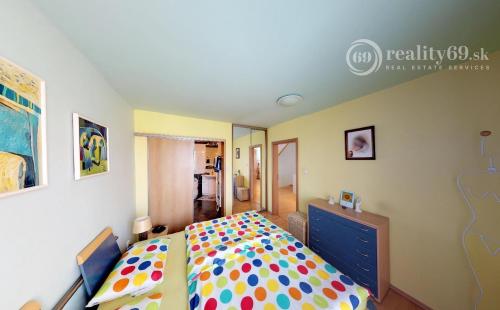 JUH - BREZOVÁ NADŠTANDARTNÝ MEZONET 170 M2 SO ZARIADENÍM