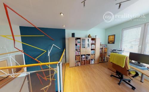 JUH - BREZOVÁ NADŠTANDARTNÝ MEZONET 170 M2 SO ZARIADENÍM