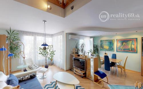 JUH - BREZOVÁ NADŠTANDARTNÝ MEZONET 170 M2 SO ZARIADENÍM