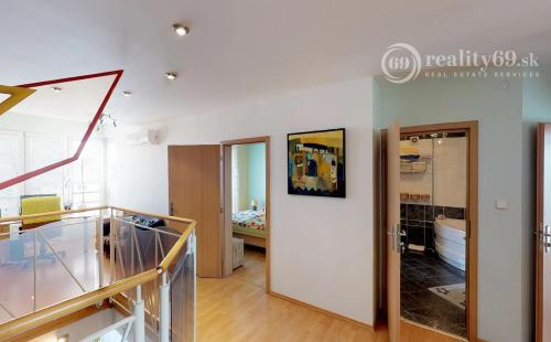 JUH - BREZOVÁ NADŠTANDARTNÝ MEZONET 170 M2 SO ZARIADENÍM