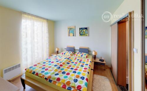 JUH - BREZOVÁ NADŠTANDARTNÝ MEZONET 170 M2 SO ZARIADENÍM