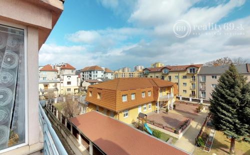 JUH - BREZOVÁ NADŠTANDARTNÝ MEZONET 170 M2 SO ZARIADENÍM