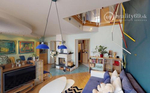 JUH - BREZOVÁ NADŠTANDARTNÝ MEZONET 170 M2 SO ZARIADENÍM