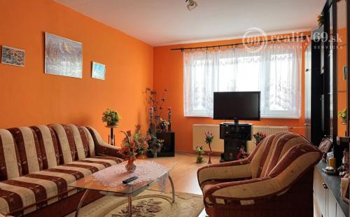 REZERVOVANÉ - ŤAHANOVCE - PEKNÝ 4 IZBOVÝ BYT 82 M2 PO ČIASTOČNEJ REKONŠTRUKCII.