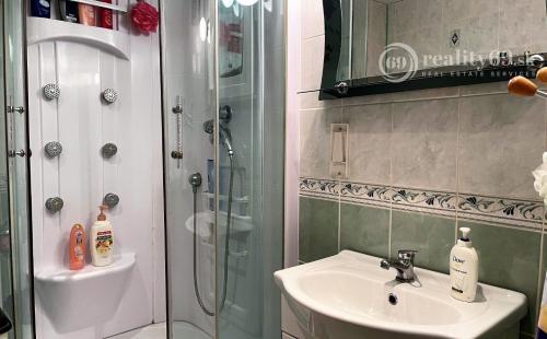 REZERVOVANÉ - ŤAHANOVCE - PEKNÝ 4 IZBOVÝ BYT 82 M2 PO ČIASTOČNEJ REKONŠTRUKCII.