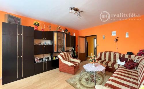 REZERVOVANÉ - ŤAHANOVCE - PEKNÝ 4 IZBOVÝ BYT 82 M2 PO ČIASTOČNEJ REKONŠTRUKCII.