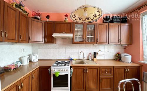 REZERVOVANÉ - ŤAHANOVCE - PEKNÝ 4 IZBOVÝ BYT 82 M2 PO ČIASTOČNEJ REKONŠTRUKCII.