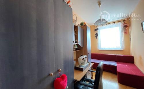 REZERVOVANÉ - ŤAHANOVCE - PEKNÝ 4 IZBOVÝ BYT 82 M2 PO ČIASTOČNEJ REKONŠTRUKCII.