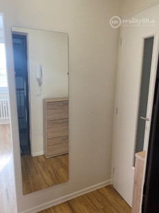 TERASA - SLOBODY 1 IZBOVÝ NOVÝ KOMPLETNE ZARIADENÝ BYT.