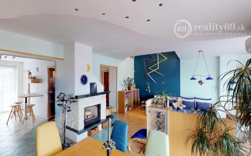 JUH - BREZOVÁ 5 - IZBOVÝ NADŠTANDARTNÝ MEZONET 170 M2 SO ZARIADENÍM.