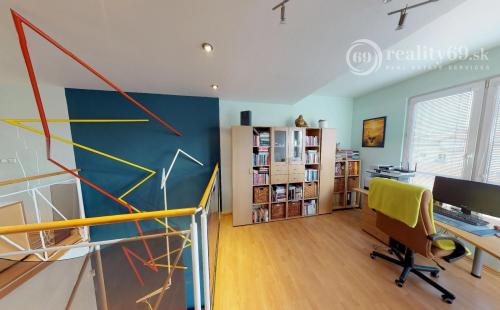 JUH - BREZOVÁ 5 - IZBOVÝ NADŠTANDARTNÝ MEZONET 170 M2 SO ZARIADENÍM.