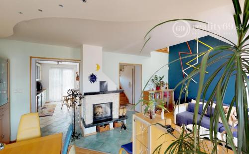 JUH - BREZOVÁ 5 - IZBOVÝ NADŠTANDARTNÝ MEZONET 170 M2 SO ZARIADENÍM.