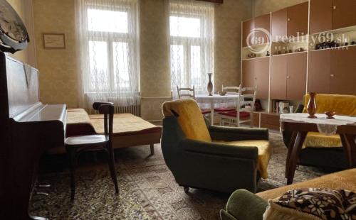 REZERVOVANÉ - KECHNEC - RODINNÝ DOM NA VÝBORNOM MIESTE, POZEMOK 1404 M2.