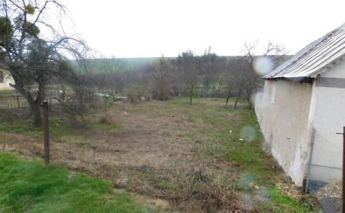 MAĎARSKO - KÉKED STAVEBNÝ POZEMOK 977 M2 VŠETKY IS PRED POZEMKOM.