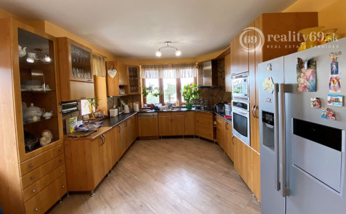 MYSLAVA - NOVÁ CENA - LUXUSNÁ 5 IZBOVÁ VILA S NÁDHERNÝM POZEMKOM PRE NÁROČNÉHO KLIENTA.