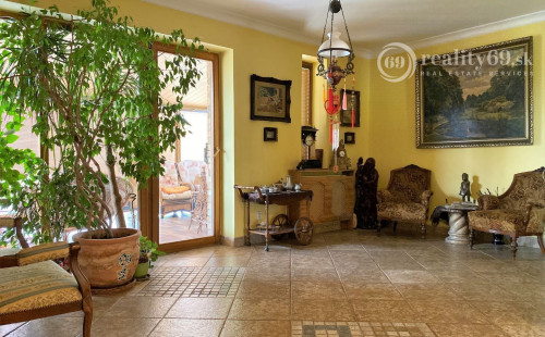 MYSLAVA - NOVÁ CENA - LUXUSNÁ 5 IZBOVÁ VILA S NÁDHERNÝM POZEMKOM PRE NÁROČNÉHO KLIENTA.