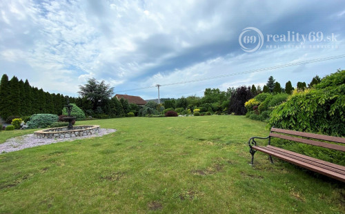 MYSLAVA - NOVÁ CENA - LUXUSNÁ 5 IZBOVÁ VILA S NÁDHERNÝM POZEMKOM PRE NÁROČNÉHO KLIENTA.