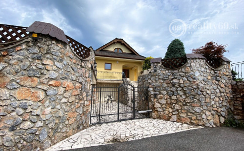 MYSLAVA - NOVÁ CENA - LUXUSNÁ 5 IZBOVÁ VILA S NÁDHERNÝM POZEMKOM PRE NÁROČNÉHO KLIENTA.