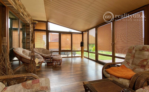 MYSLAVA - NOVÁ CENA - LUXUSNÁ 5 IZBOVÁ VILA S NÁDHERNÝM POZEMKOM PRE NÁROČNÉHO KLIENTA.