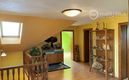 MYSLAVA - NOVÁ CENA - LUXUSNÁ 5 IZBOVÁ VILA S NÁDHERNÝM POZEMKOM PRE NÁROČNÉHO KLIENTA.