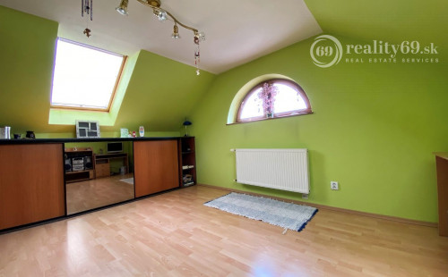 MYSLAVA - NOVÁ CENA - LUXUSNÁ 5 IZBOVÁ VILA S NÁDHERNÝM POZEMKOM PRE NÁROČNÉHO KLIENTA.