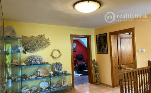 MYSLAVA - NOVÁ CENA - LUXUSNÁ 5 IZBOVÁ VILA S NÁDHERNÝM POZEMKOM PRE NÁROČNÉHO KLIENTA.