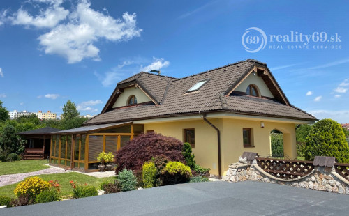 MYSLAVA - NOVÁ CENA - LUXUSNÁ 5 IZBOVÁ VILA S NÁDHERNÝM POZEMKOM PRE NÁROČNÉHO KLIENTA.