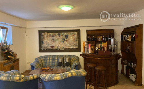 MYSLAVA - NOVÁ CENA - LUXUSNÁ 5 IZBOVÁ VILA S NÁDHERNÝM POZEMKOM PRE NÁROČNÉHO KLIENTA.