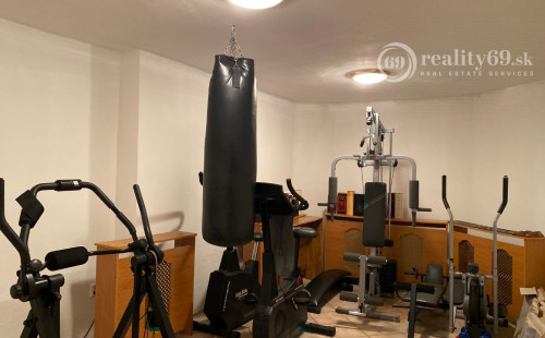 MYSLAVA - NOVÁ CENA - LUXUSNÁ 5 IZBOVÁ VILA S NÁDHERNÝM POZEMKOM PRE NÁROČNÉHO KLIENTA.