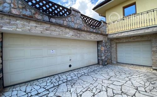 MYSLAVA - NOVÁ CENA - LUXUSNÁ 5 IZBOVÁ VILA S NÁDHERNÝM POZEMKOM PRE NÁROČNÉHO KLIENTA.