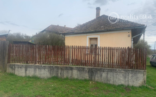 MAĎARSKO - SZALONNA 3 IZBOVÝ RODINNÝ DOM