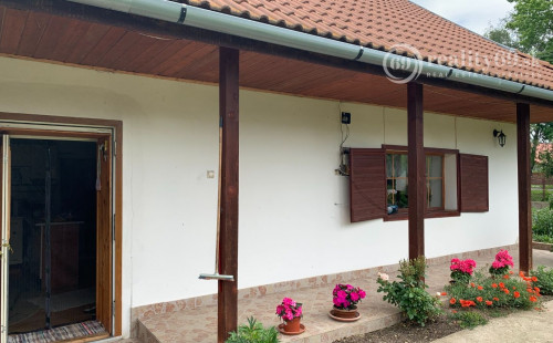 REZERVOVANÉ - MAĎARSKO - VIZSOLY ZATEPLENÝ 3 IZBOVÝ RODINNÝ DOM S GARÁŽOU A PEKNÝM POZEMKOM.