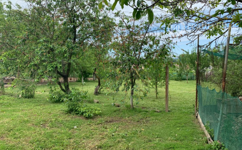 REZERVOVANÉ - MAĎARSKO - VIZSOLY ZATEPLENÝ 3 IZBOVÝ RODINNÝ DOM S GARÁŽOU A PEKNÝM POZEMKOM.